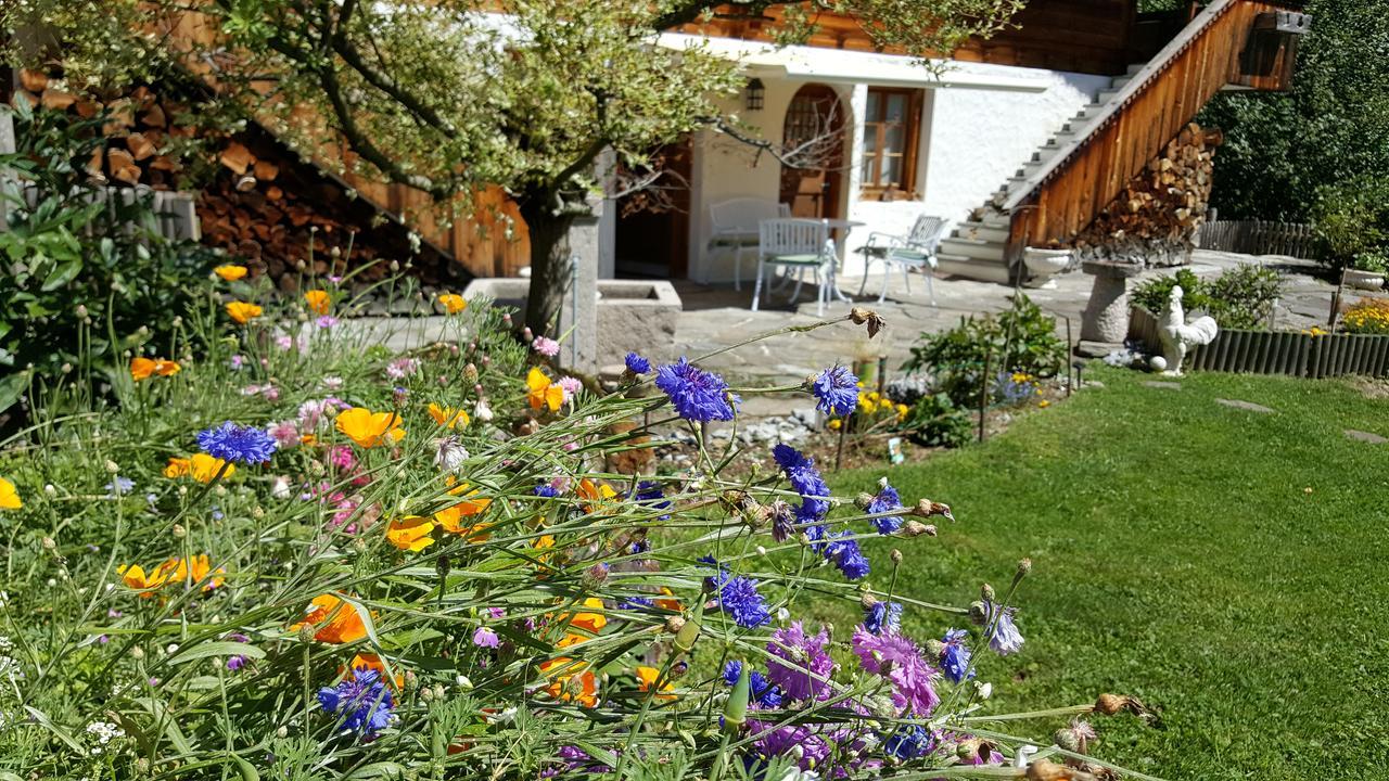 Bergluft Bed & Breakfast Lenk Bagian luar foto